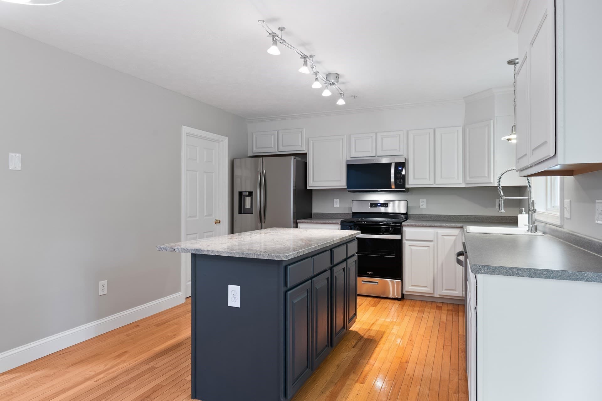 Condominium at 36 Georgetown Drive, Nashua NH 03062, Nashua, photo 8 of 36