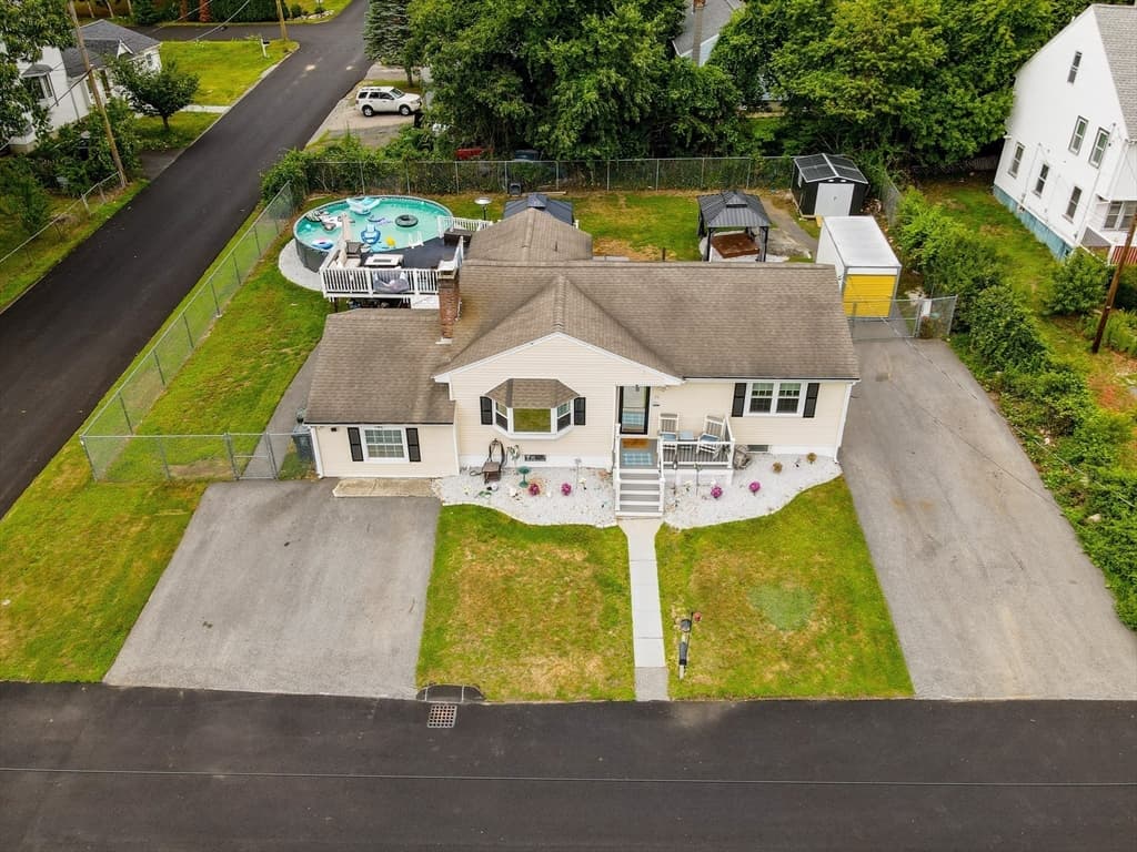 77 Valley Road, Dracut MA 01826