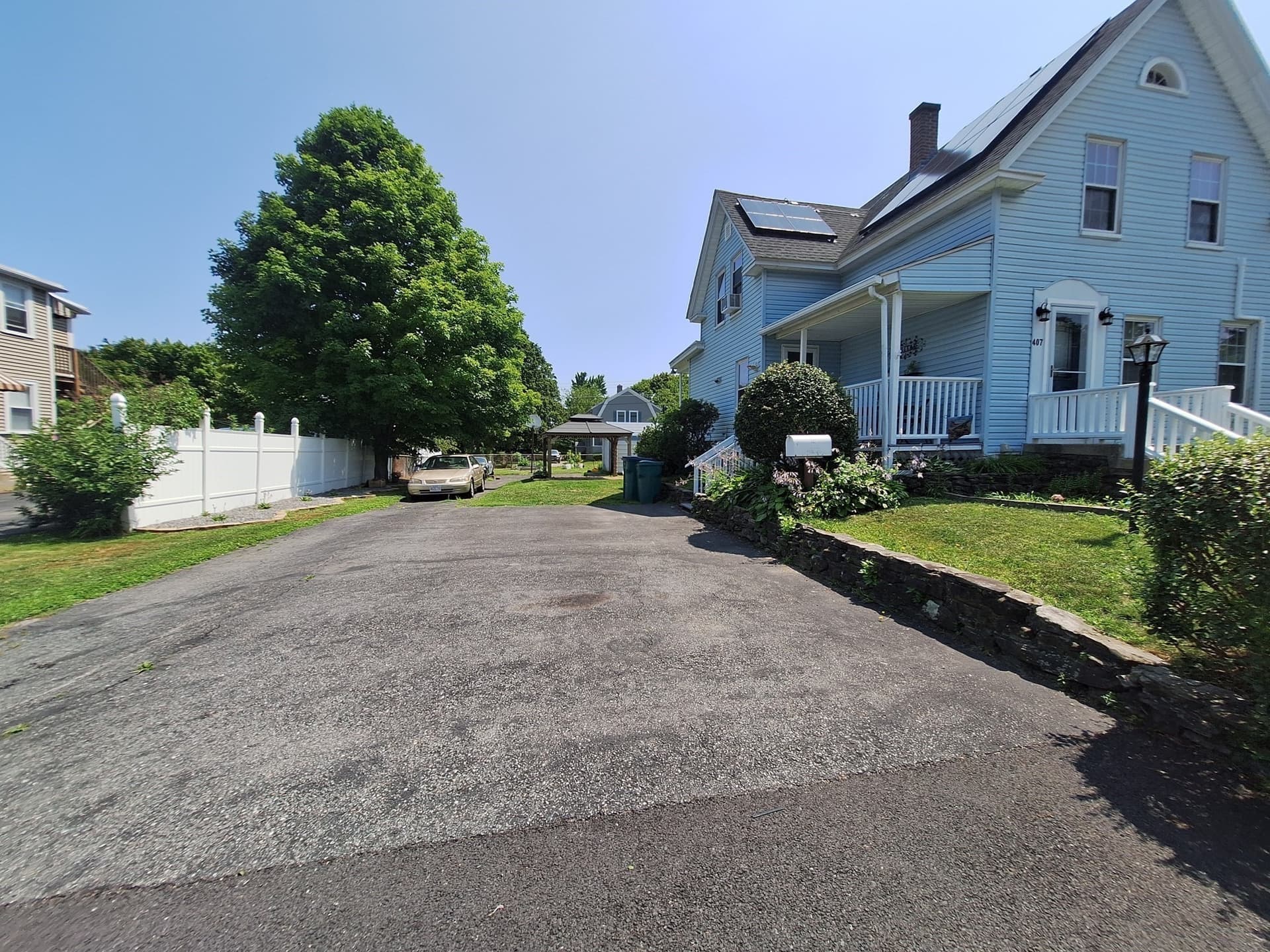 Single Family Residence at 407 Clarendon St, Fitchburg MA 01420, photo 5 of 28