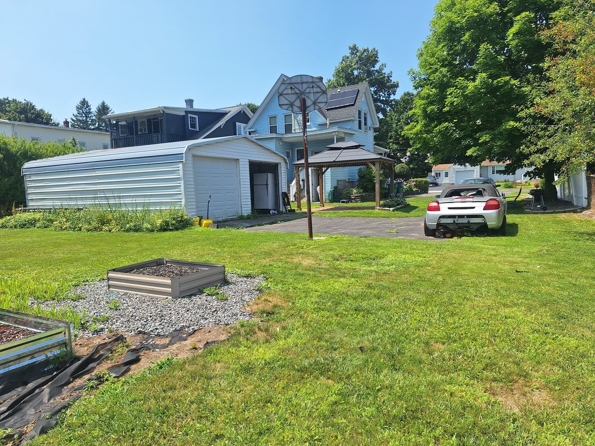 Single Family Residence at 407 Clarendon St, Fitchburg MA 01420, photo 9 of 28