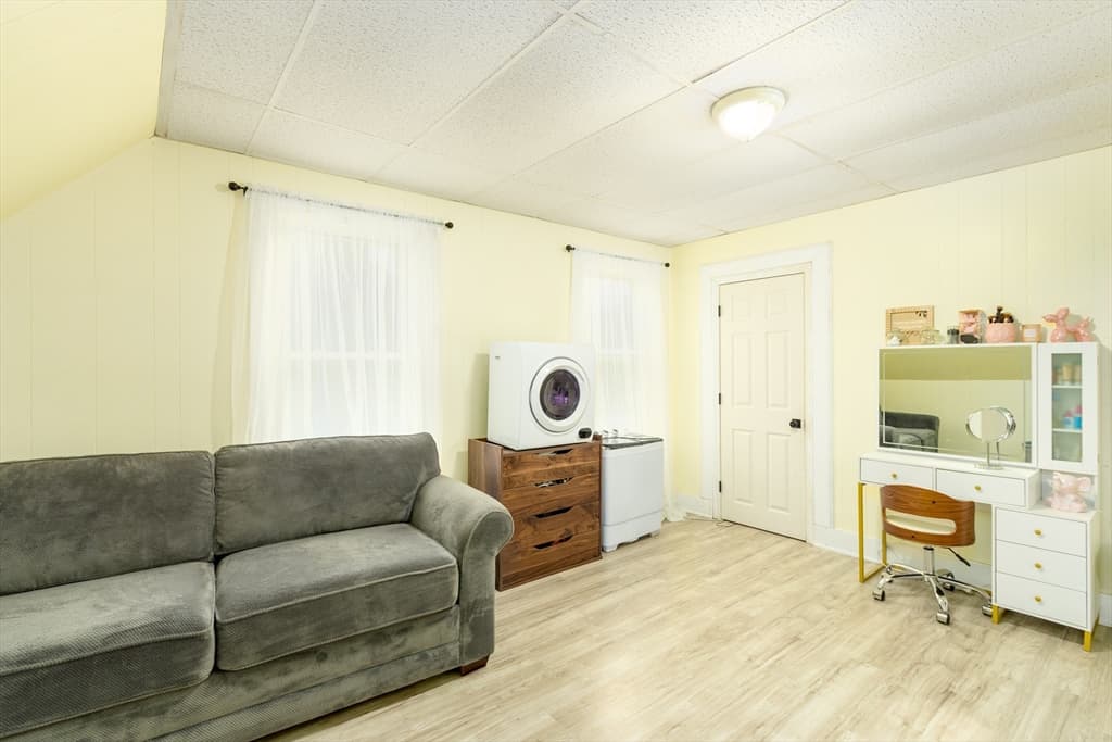 124 Belmont St, Worcester MA 01605 photo 9
