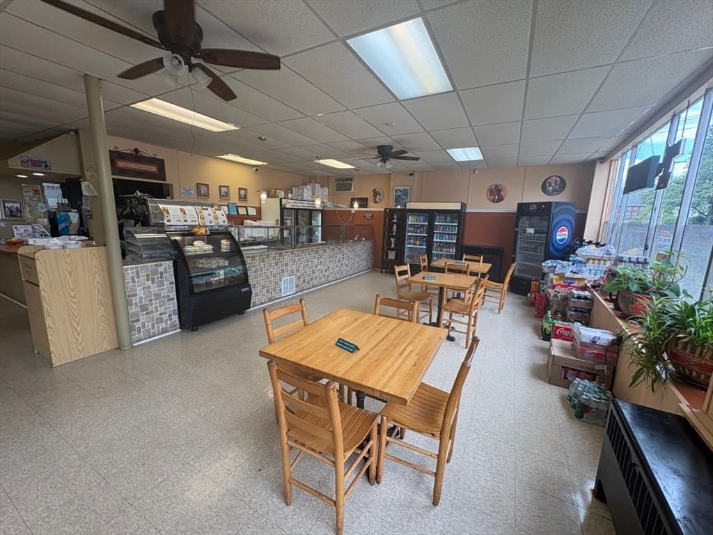 548 South St, Holyoke MA 01040 photo 2