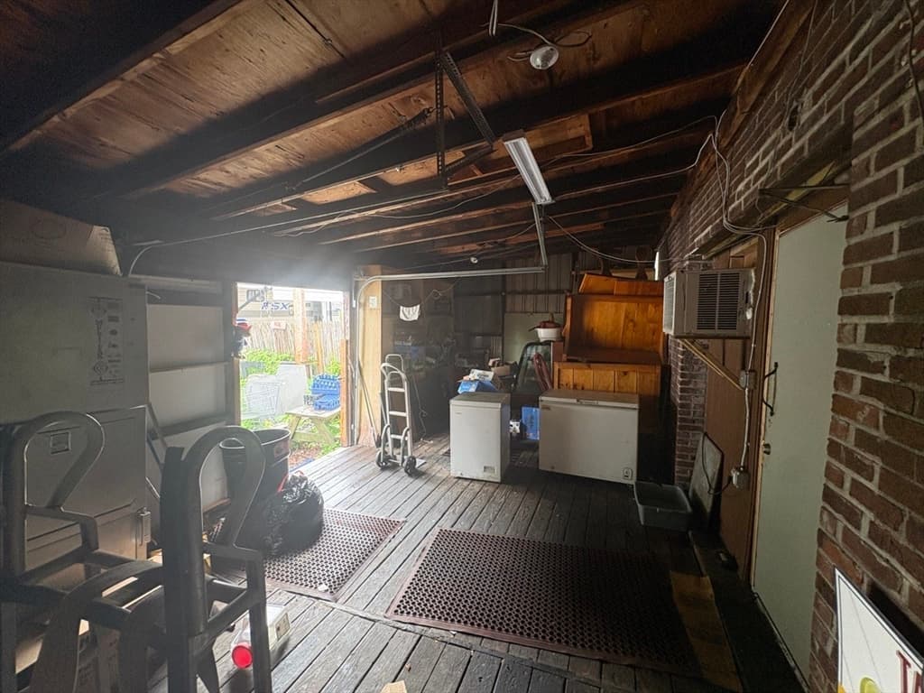548 South St, Holyoke MA 01040 photo 17