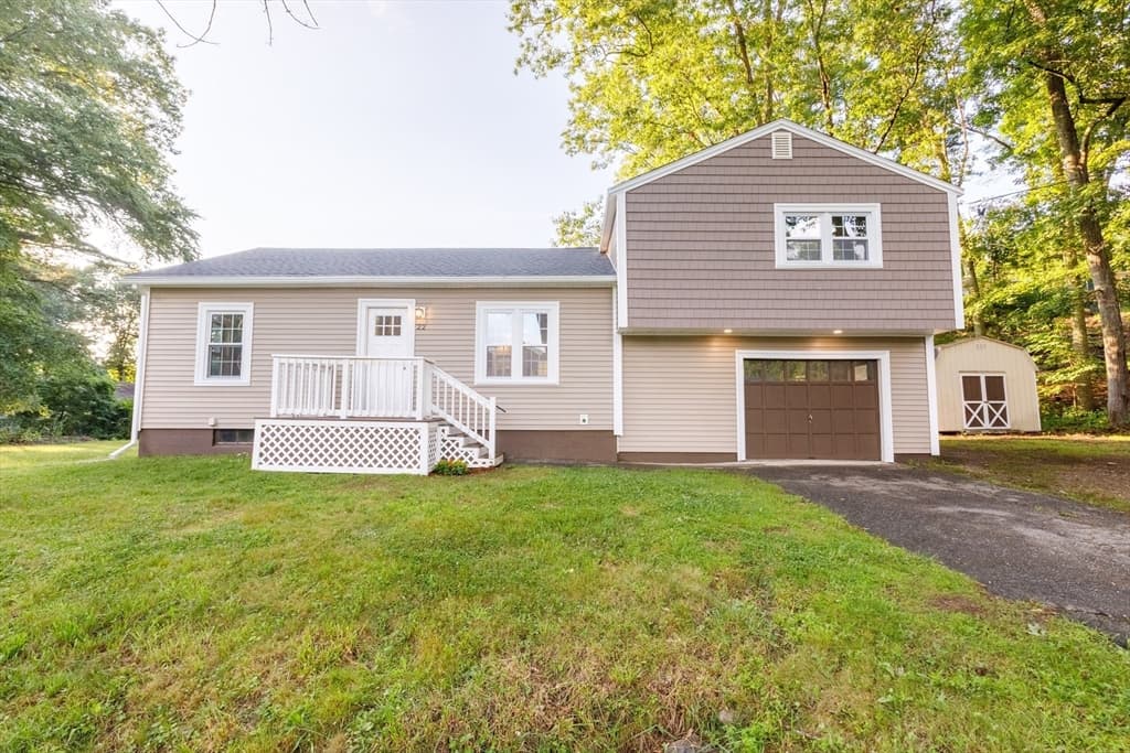 22 Lakeside Ave, Webster MA 01570