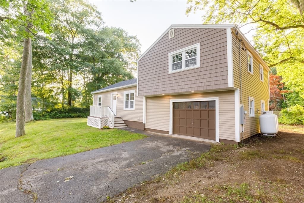 22 Lakeside Ave, Webster MA 01570 photo 4