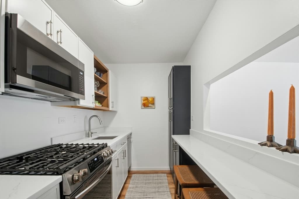 6 Whittier Pl # 3L, Boston MA 02114 photo 6