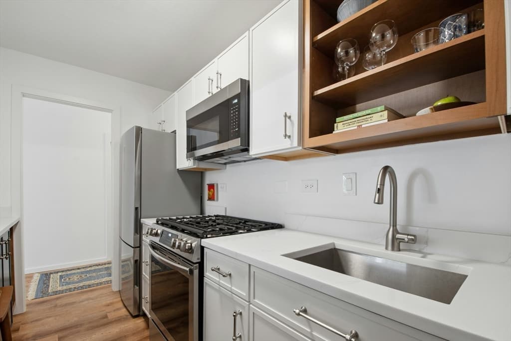 6 Whittier Pl # 3L, Boston MA 02114 photo 9