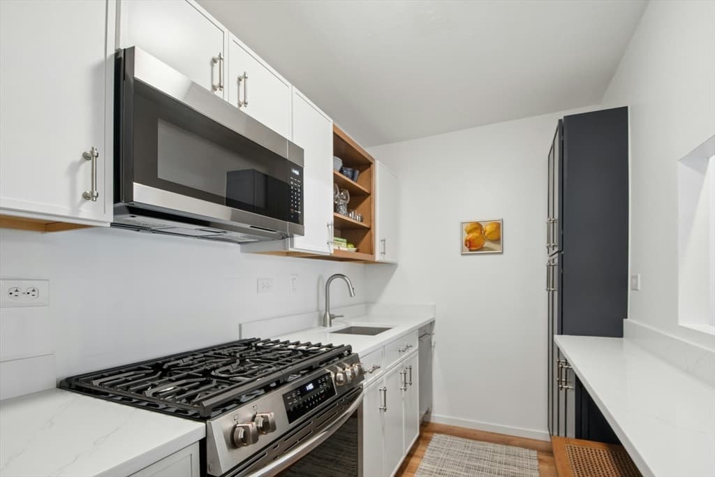 6 Whittier Pl # 3L, Boston MA 02114 photo 8