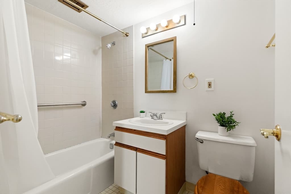 21 Margin St # 27, Lynn MA 01905 photo 22