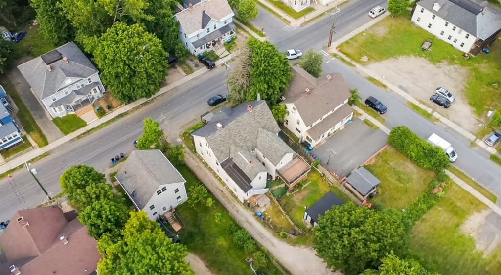 3 Family at 98 Lincoln St, Pittsfield MA 01541, Pittsfield, photo 3 of 20