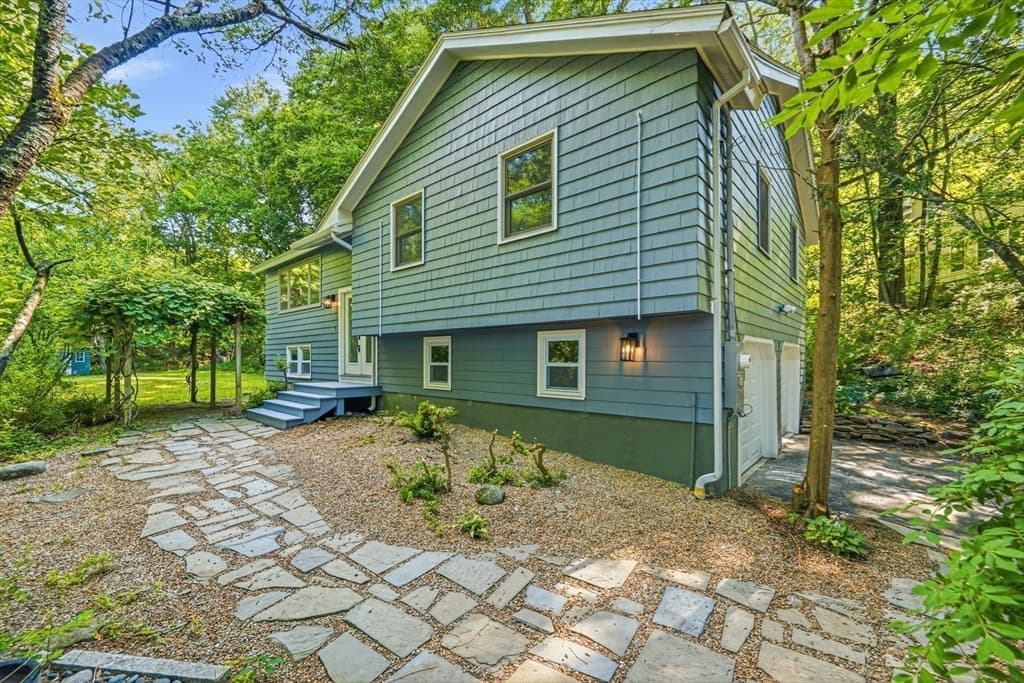 7 Hillcrest Dr, Acton MA 01720 photo 2