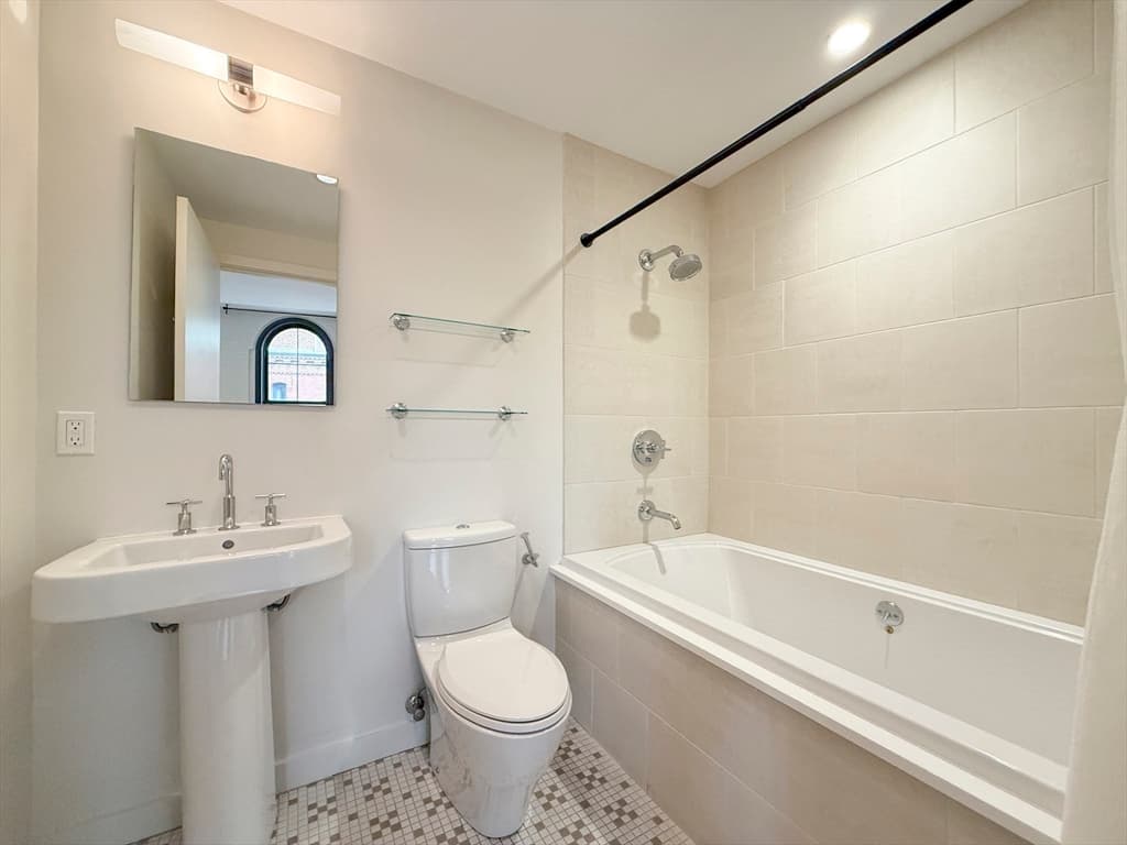 346 Congress St # 518, Boston MA 02210 photo 22