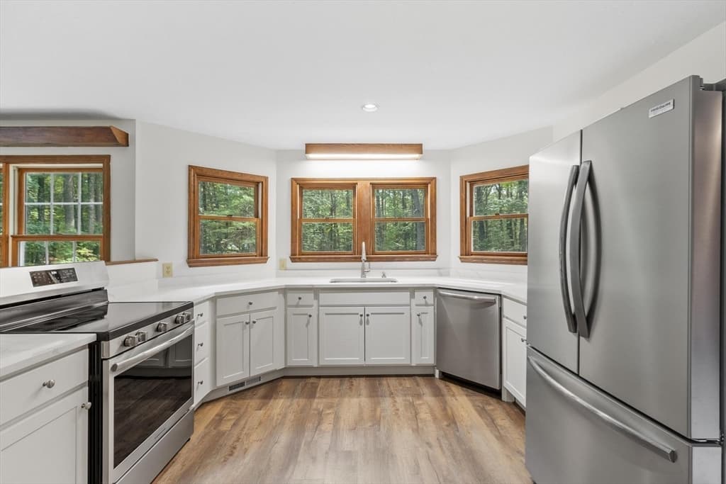 686 Scott Rd, Fitchburg MA 01420