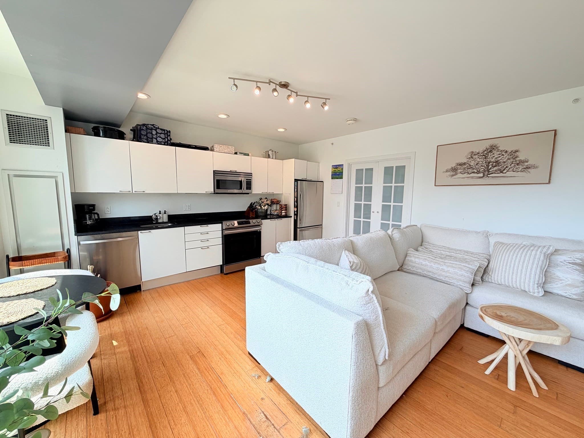 Condominium at 2 Earhart # 524, Cambridge MA 02141, Cambridge, photo 5 of 31