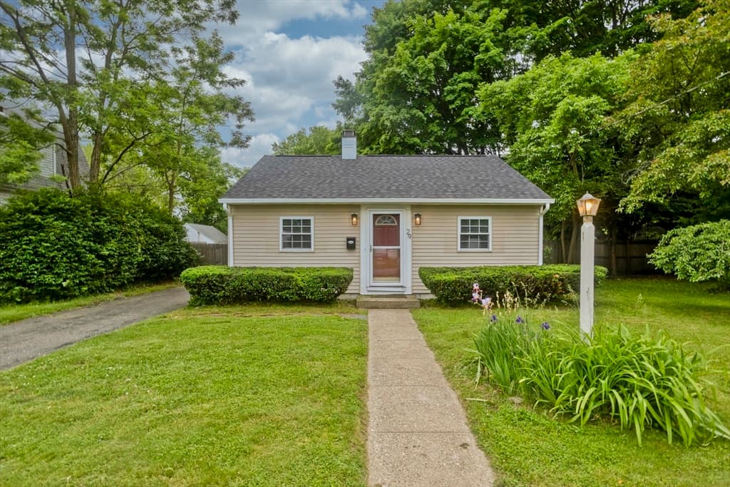 29 Lawnwood Ave, Longmeadow MA 01106