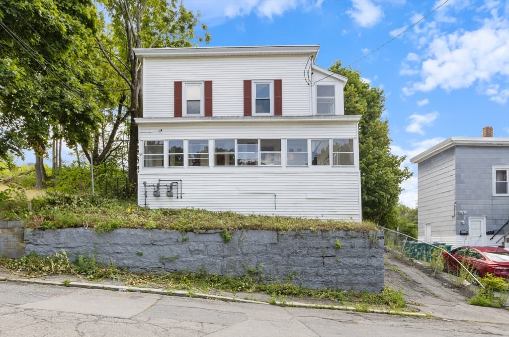 9 Martel St, Fitchburg MA 01420 photo 2