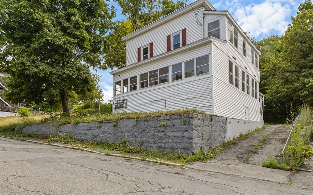 9 Martel St, Fitchburg MA 01420 photo 3