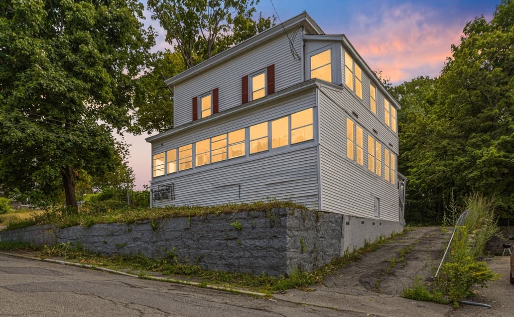 9 Martel St, Fitchburg MA 01420