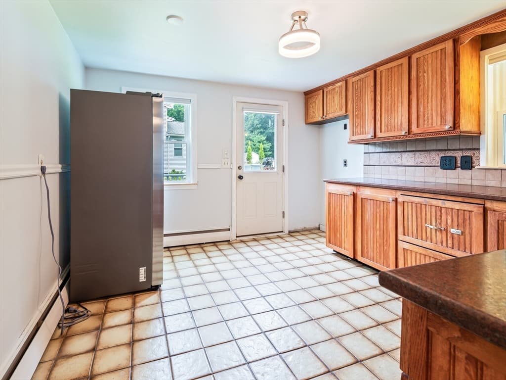 253 Central St, Hudson MA 01749 photo 10