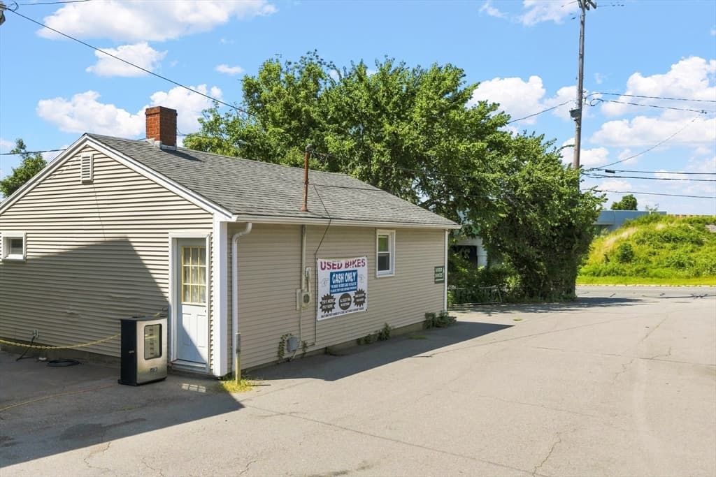 330 Hathaway Rd, New Bedford MA 02746 photo 7
