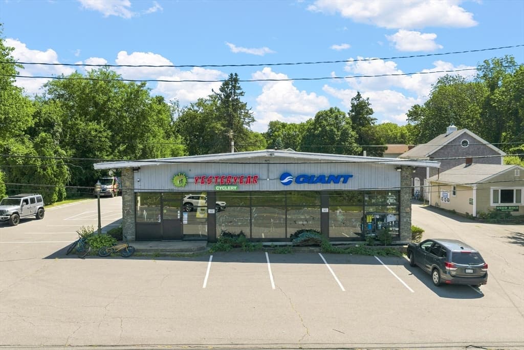 330 Hathaway Rd, New Bedford MA 02746