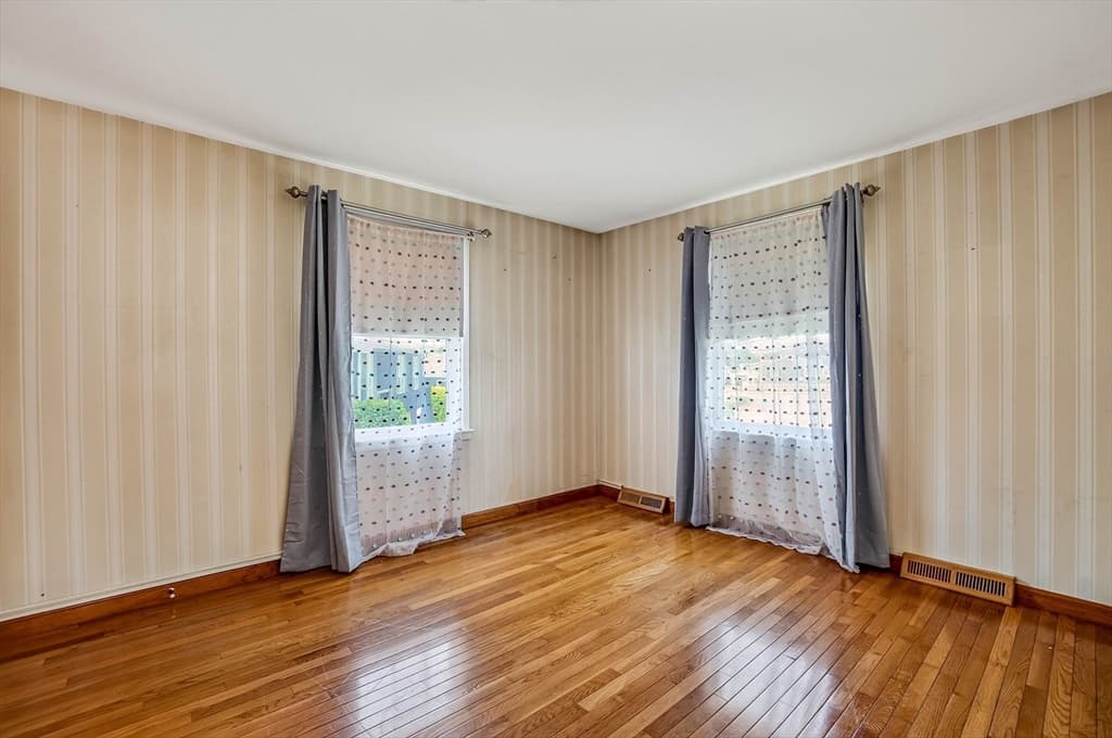 Single Family Residence at 21 Cardosi Court, Pawtucket RI 02861, Pawtucket, photo 6 of 41