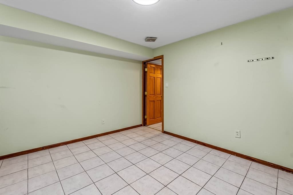 Single Family Residence at 21 Cardosi Court, Pawtucket RI 02861, Pawtucket, photo 12 of 41