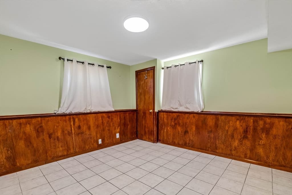 Single Family Residence at 21 Cardosi Court, Pawtucket RI 02861, Pawtucket, photo 11 of 41