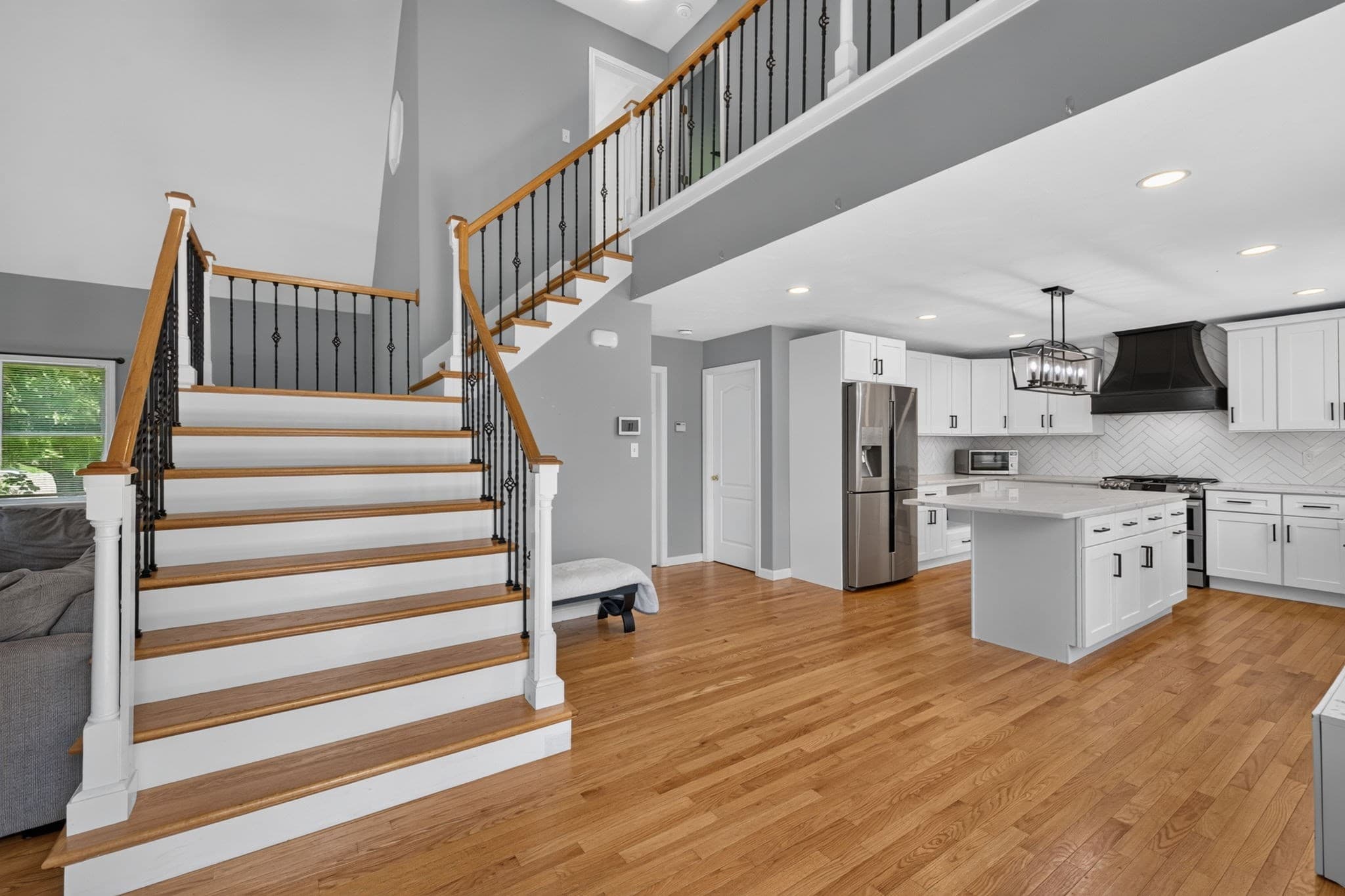 Single Family Residence at 9 Broadview Ave, Berkley MA 02779, Berkley, photo 6 of 40