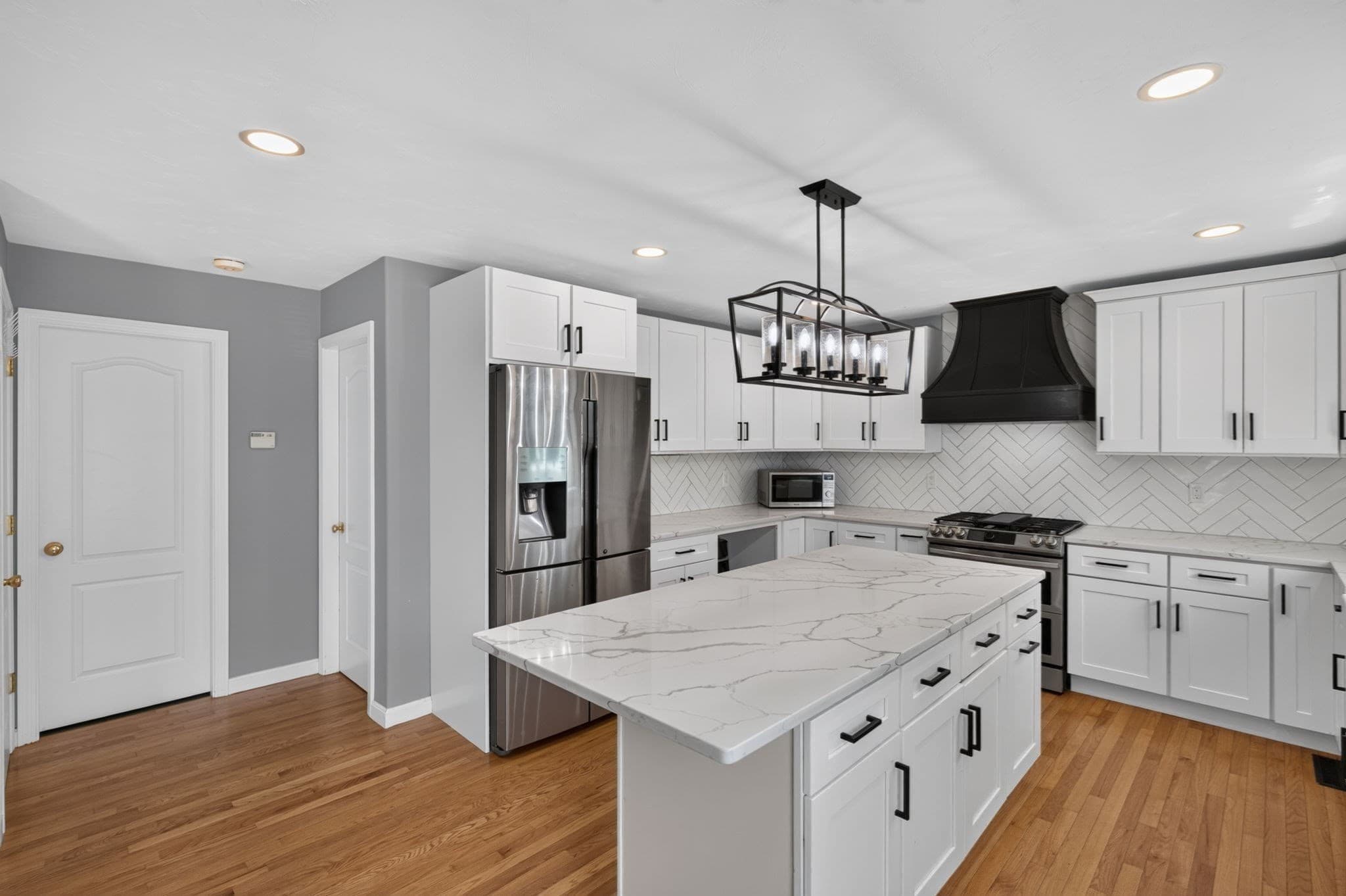 Single Family Residence at 9 Broadview Ave, Berkley MA 02779, Berkley, photo 7 of 40