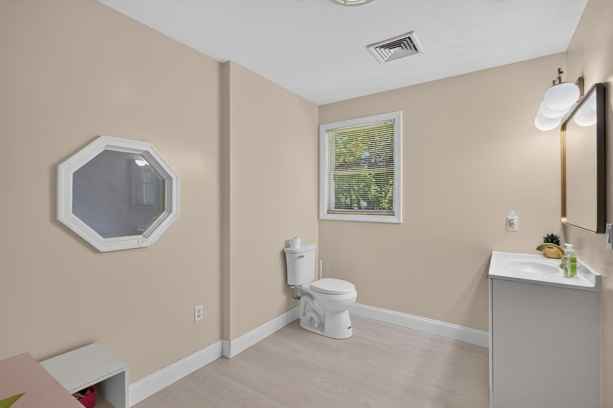 Single Family Residence at 9 Broadview Ave, Berkley MA 02779, Berkley, photo 19 of 40