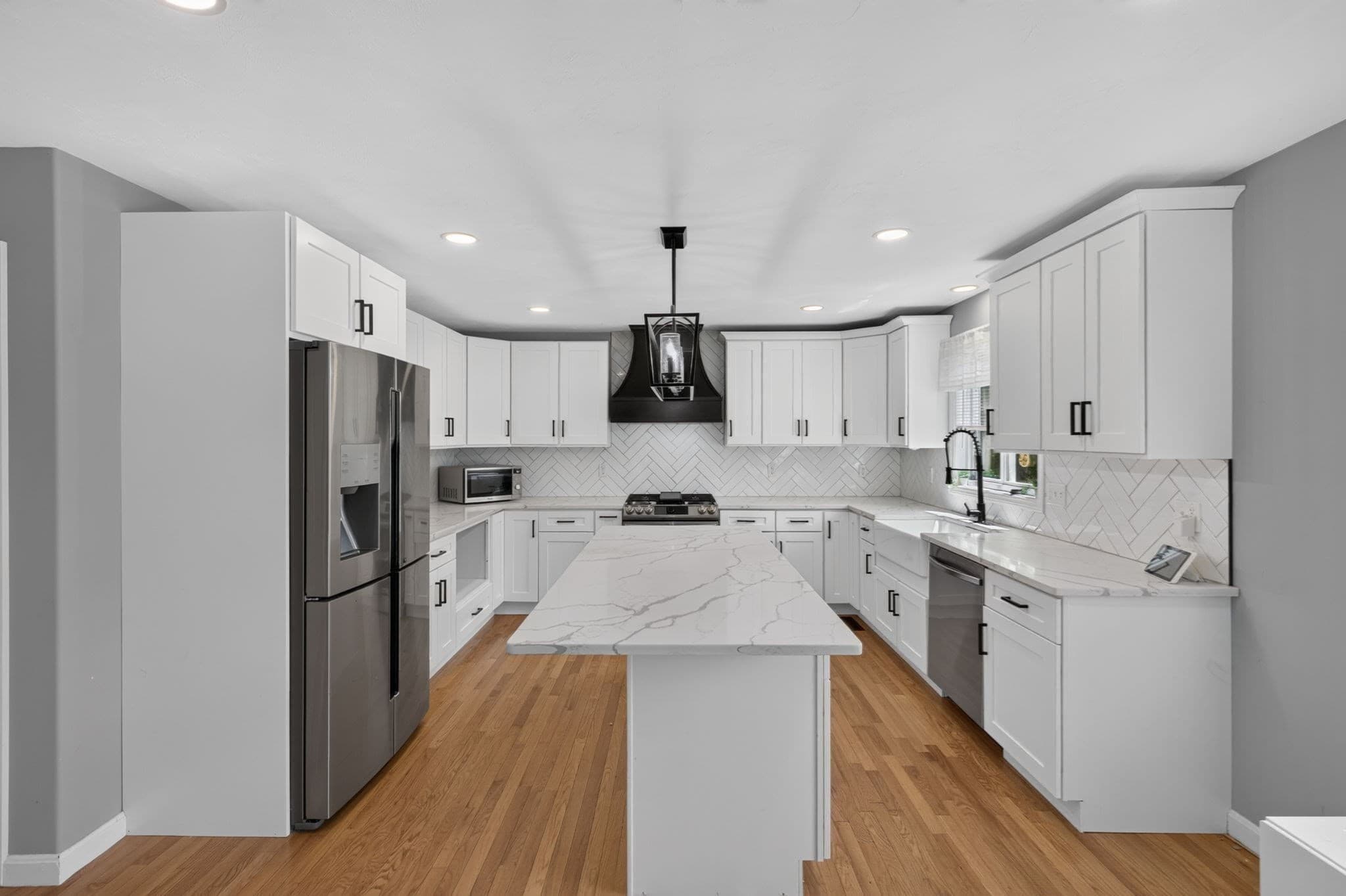 Single Family Residence at 9 Broadview Ave, Berkley MA 02779, Berkley, photo 8 of 40