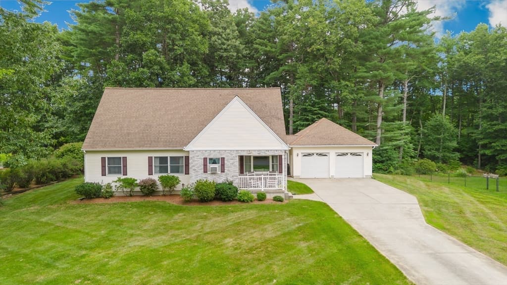 16 Pine Hill Rd, Easthampton MA 01027 photo 2