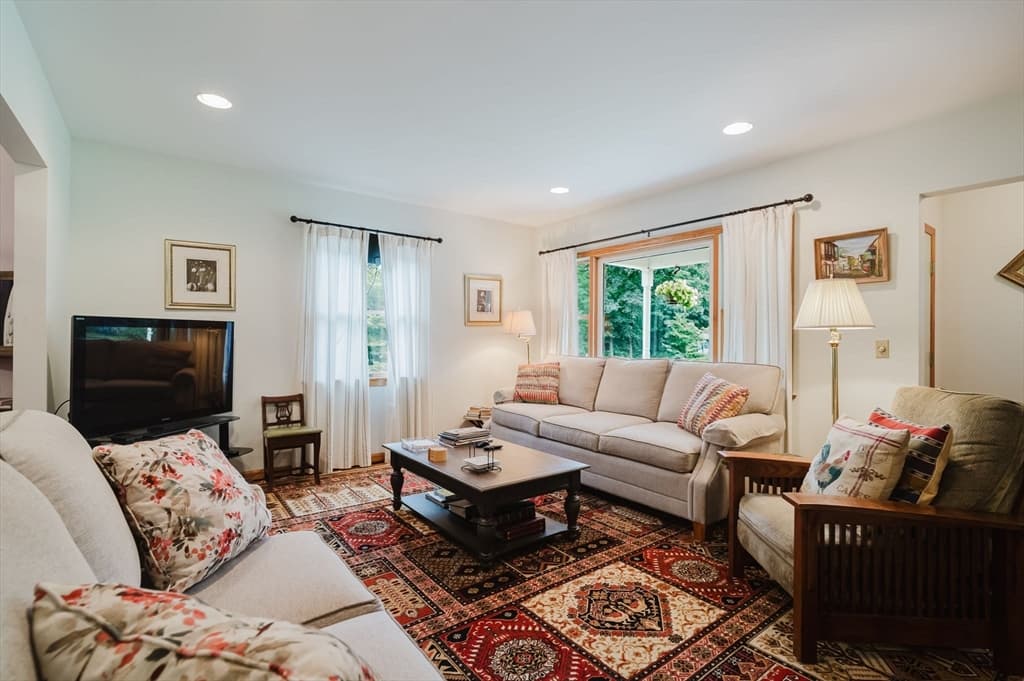 16 Pine Hill Rd, Easthampton MA 01027 photo 7
