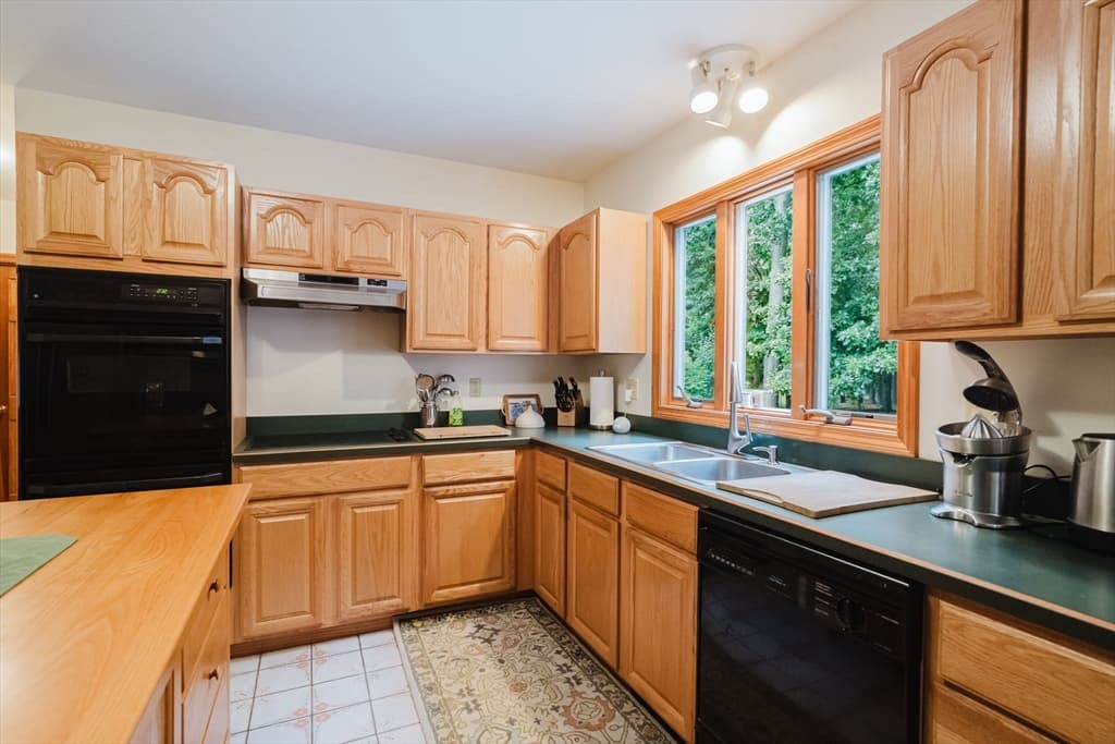 16 Pine Hill Rd, Easthampton MA 01027 photo 11