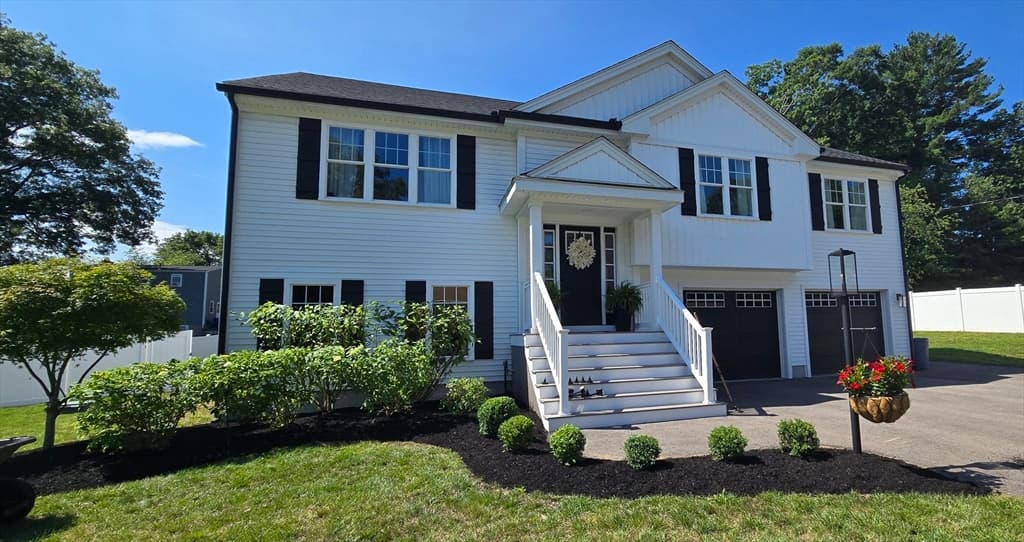 29 Phyllis Rd, Taunton MA 02780