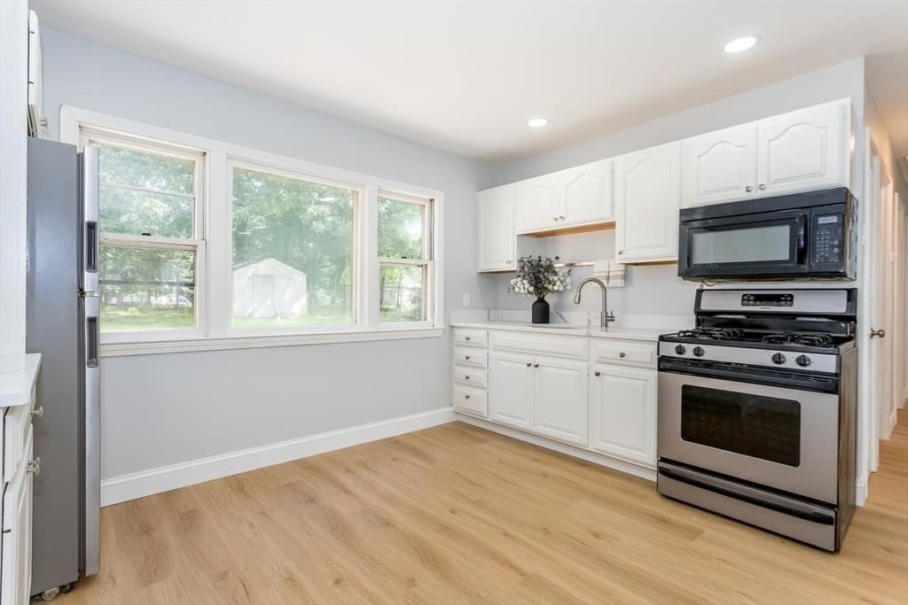 20 Rayburn Rd, Stoughton MA 02072 photo 5