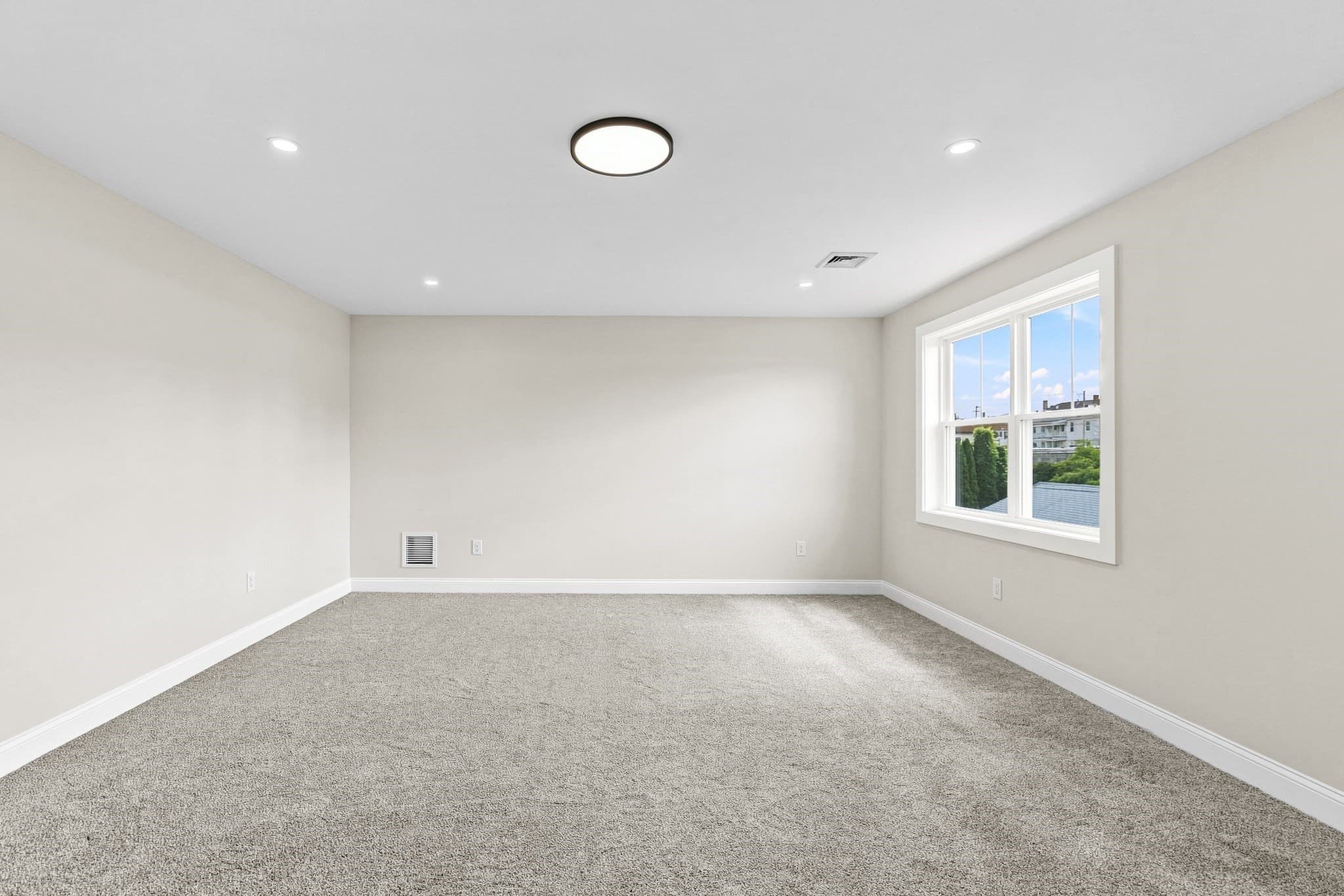 Single Family Residence at 891 N Eastern Ave, Fall River MA 02720, Fall River, photo 7 of 8