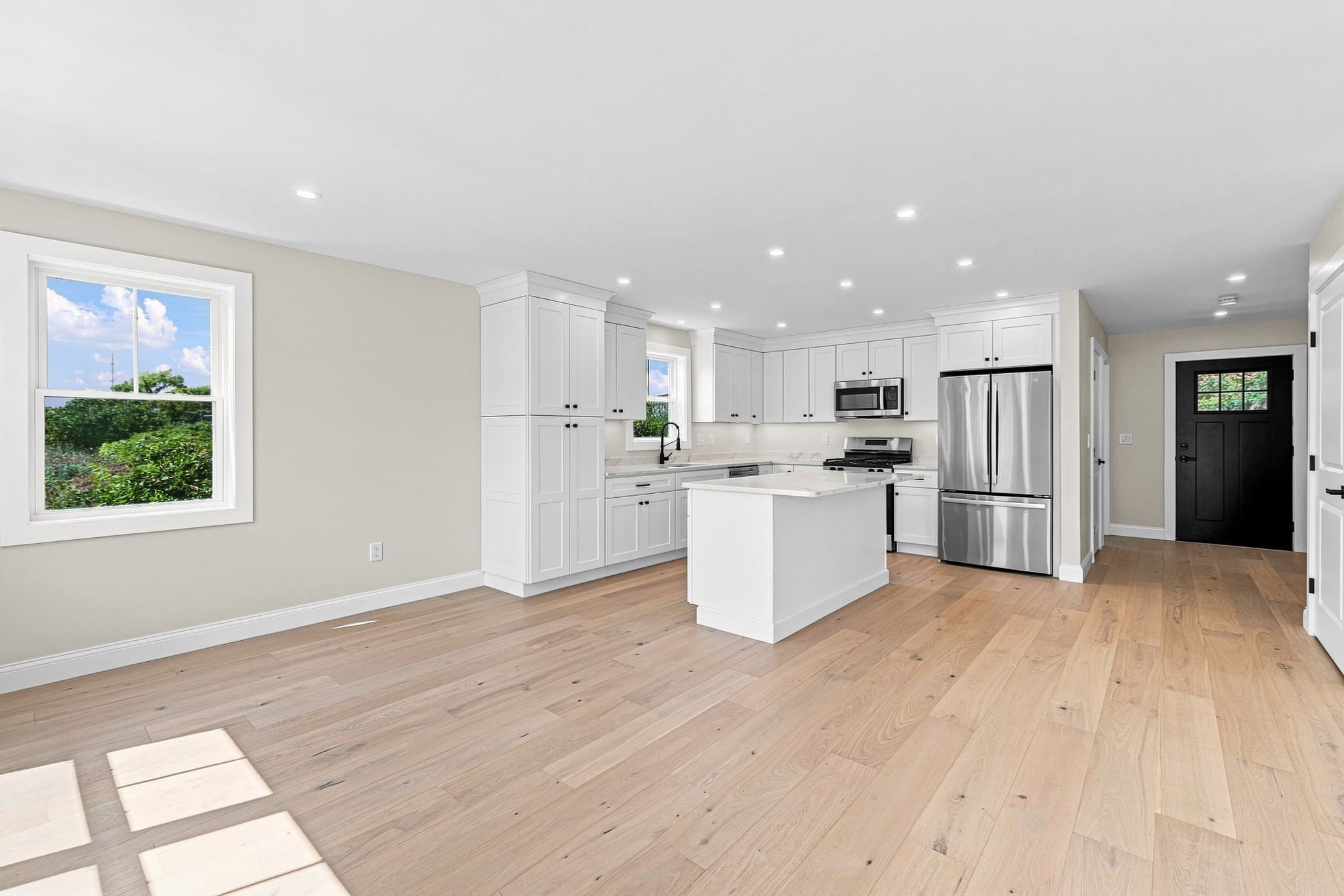Single Family Residence at 891 N Eastern Ave, Fall River MA 02720, Fall River, photo 4 of 8