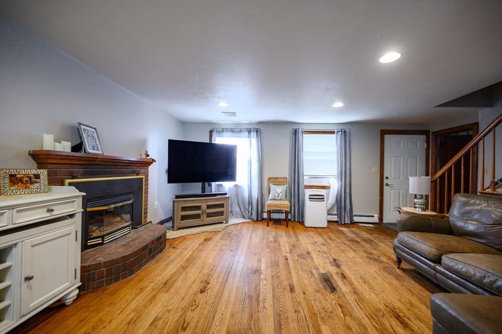 1154 Washington St, Hanover MA 02339 photo 14