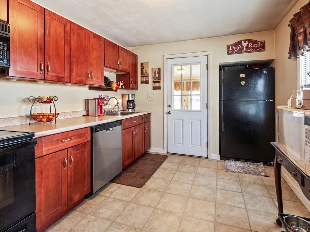 242 Pleasant Street, Leominster MA 01453 photo 9
