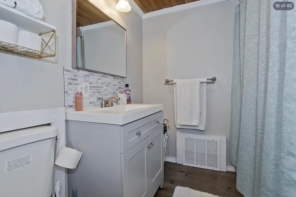 47 Taylor St, Holyoke MA 01040 photo 16