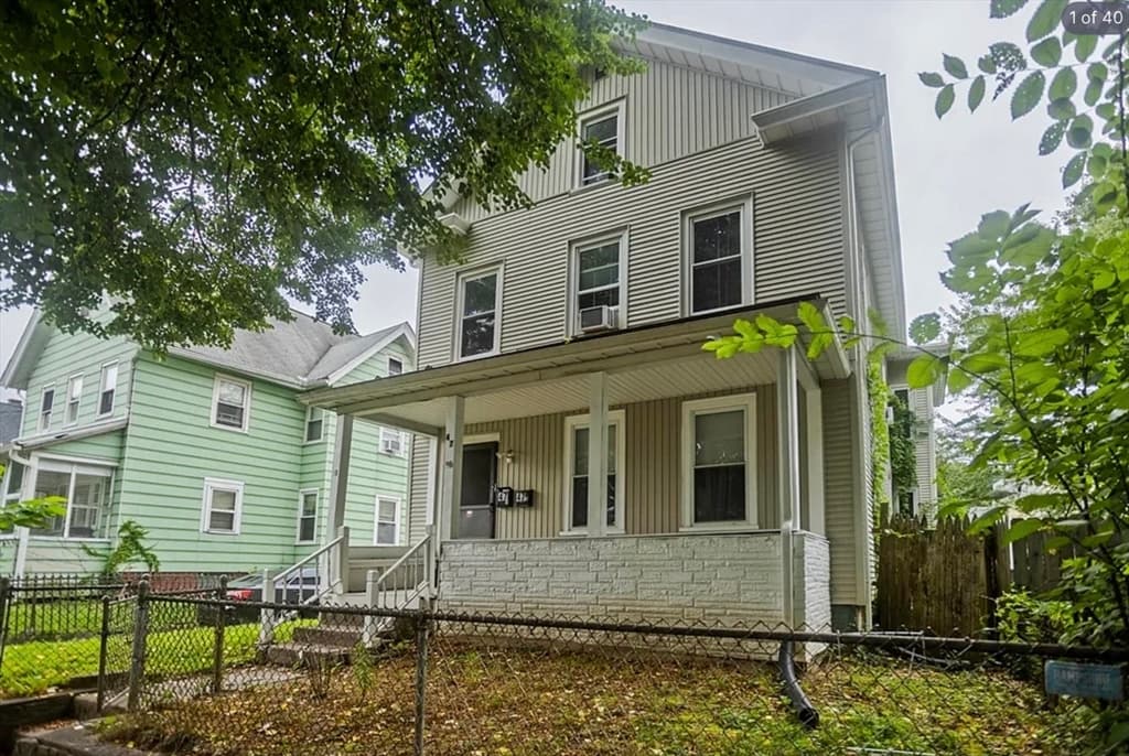 47 Taylor St, Holyoke MA 01040