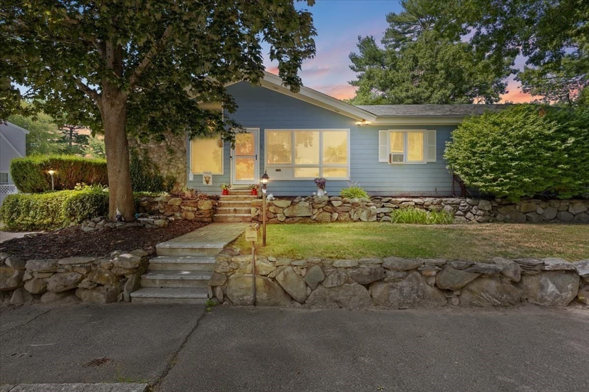 Single Family Residence at 11 Longview Rd, Brockton MA 02301, photo 6 of 39