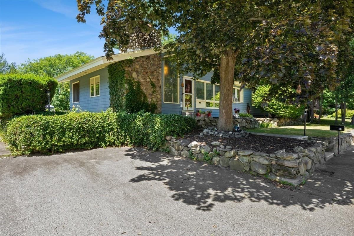 Single Family Residence at 11 Longview Rd, Brockton MA 02301, photo 5 of 39