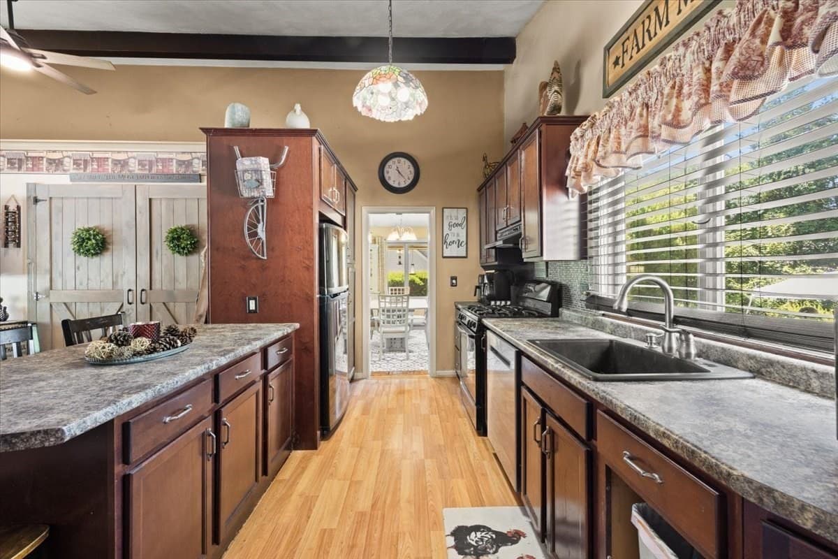 Single Family Residence at 11 Longview Rd, Brockton MA 02301, photo 11 of 39
