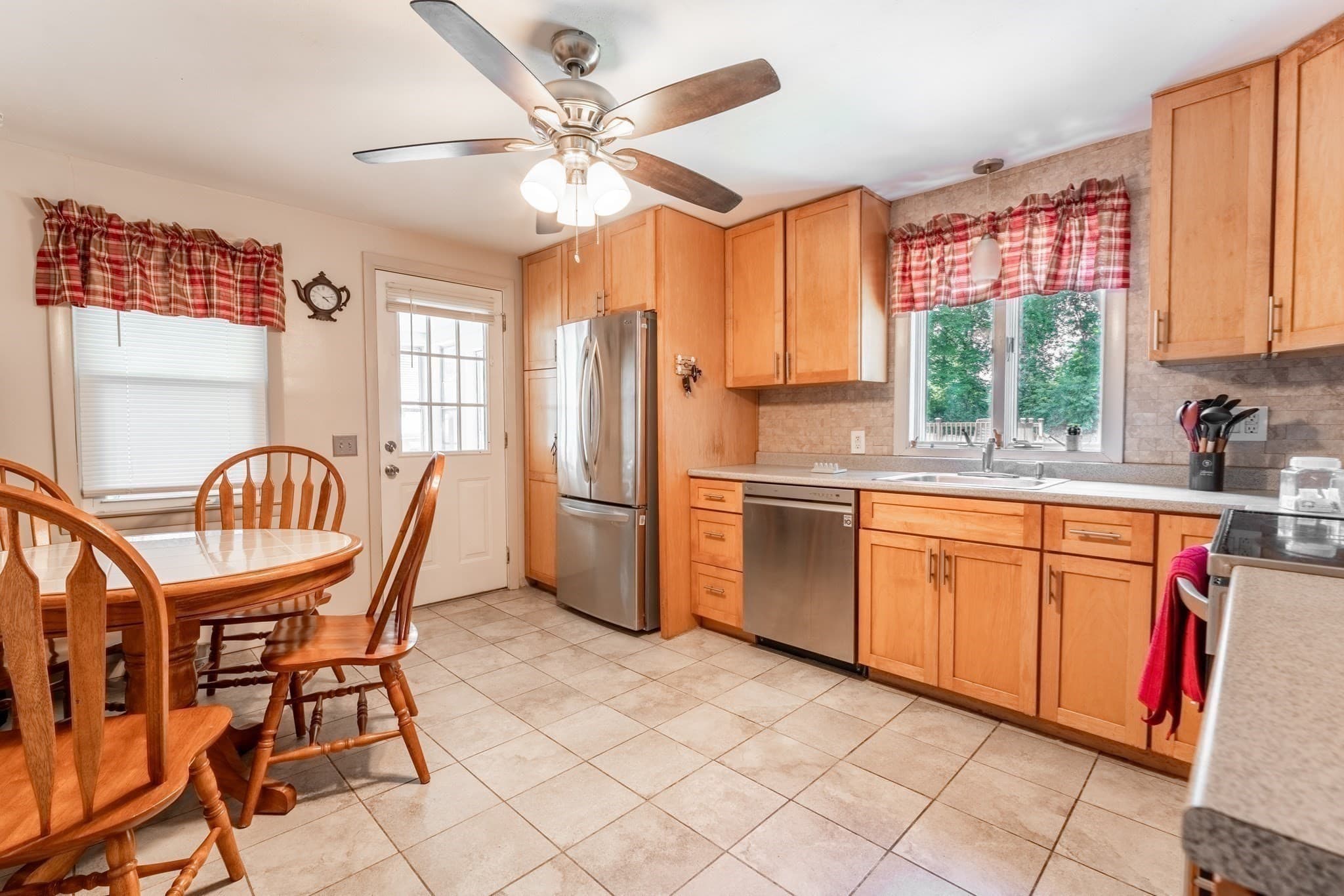 Single Family Residence at 12 Kenway Dr, Springfield MA 01104, Springfield, photo 8 of 29