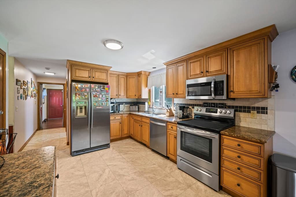 5 Auburndale Hts, Bridgewater MA 02324 photo 4