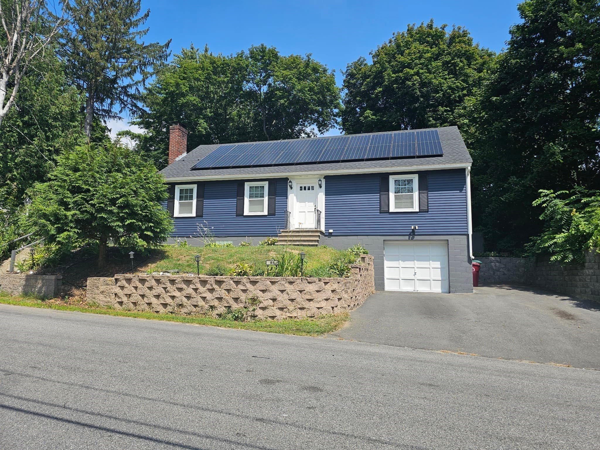 85 Lexington Ave, Lowell MA 01854