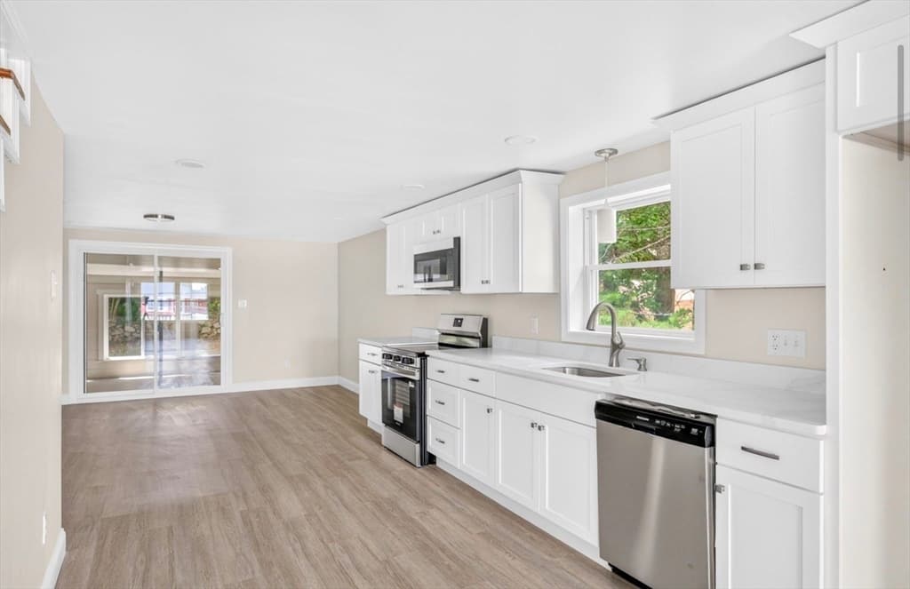 69 Wolcott Ave, Dartmouth MA 02747 photo 8